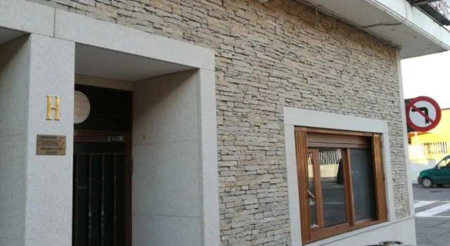 Hostal Mirobriga, Забронировать Хостел Недорогие отели Сьюдад-Родриго, рядом с Музей ночных горшков в Сьюдад-Родриго, недорого