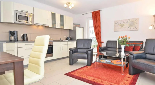 Апартаменты strandnahe FeWo mit 2 Schlafzimmern und Balkon, Königin Augusta, Binz