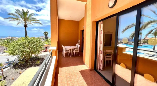 Apartamento T1C con AC, Wifi, vistas a oceano o piscina en Tenerife Sur, Забронировать Апартаменты/квартира Отели Сан-Мигель-де-Абона с парковкой, рядом с Playa Amarilla, Парковка