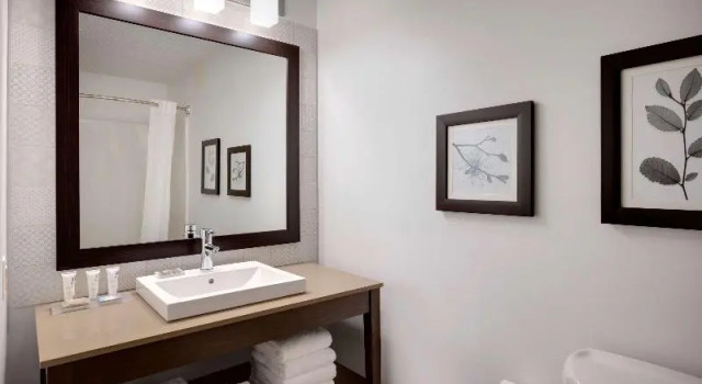 Люкс Country Inn & Suites by Radisson Albertville near Outlet Mall