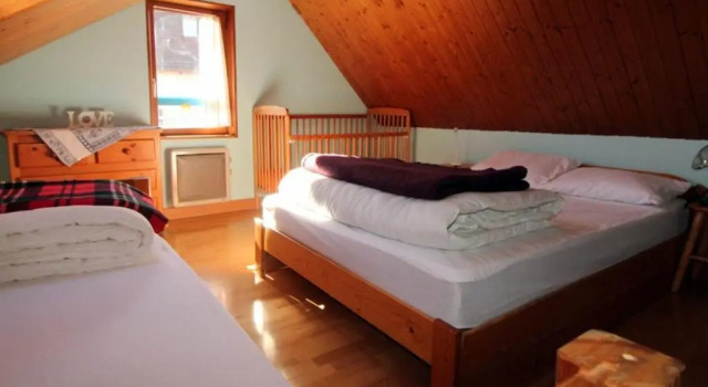 Appartement cosy au cœur de Vagney, proche commerces et sentiers, terrasse et cheminée, à 15km Gérardmer - FR-1-589-304, Забронировать Отель Отели Ванье с парковкой, Парковка