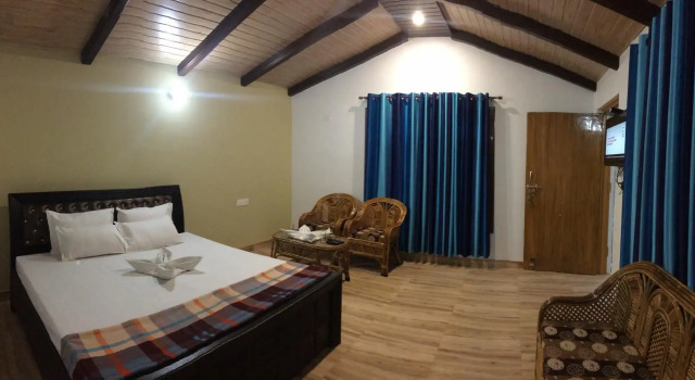 Balaut Camp - Resort, Rezerwuj Ośrodek wypoczynkowy Hotele w Uttarakhand z basenem, Basen