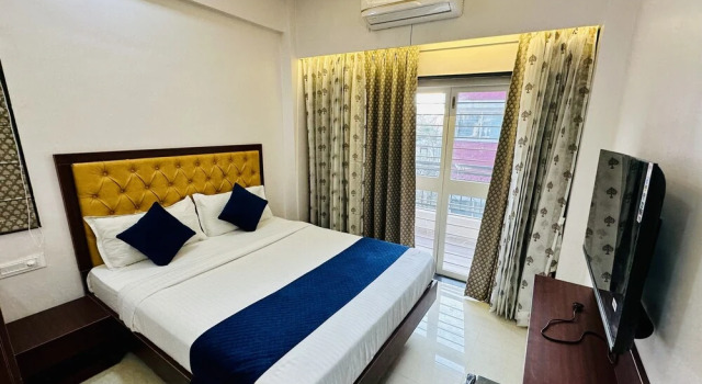 Люкс Luxury StayBird - Divine Suites, Business Hotel, Kharadi