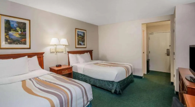 Четырёхместный номер Deluxe La Quinta by Wyndham Nashville Franklin