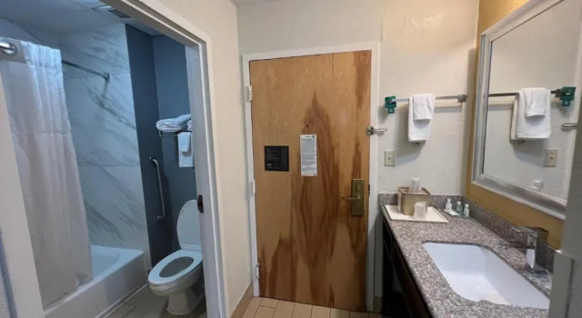Номер Standard Quality Inn Richmond Airport