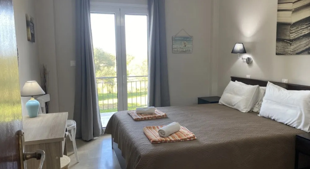 Семейные апартаменты с видом на сад Alexander Apartments