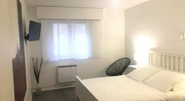 Appartement 2 chambres avec PARKING en centre-ville & CABINE DE PLAGE en bonus, Забронировать Отель Бизнес-отели Довиль, рядом с Пристань Довиля, 4* 5*