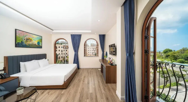Номер Deluxe с балконом Anston Castle Hotel Phu Quoc Sunset Town