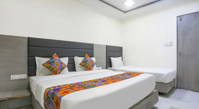 Номер Premium FabHotel S.S - Opp. Vishwakarma Engineering College