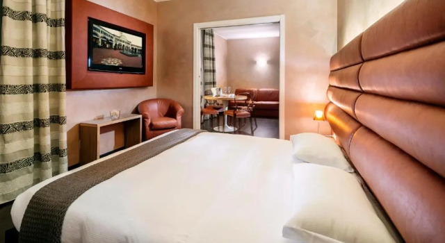 Полулюкс Base Hotel