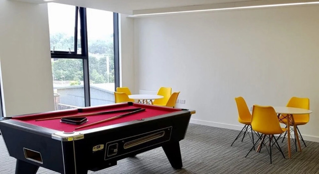 Royal Riverside Studios, Забронировать Отель Отели Шефилд 3 звезды, рядом с Конференц-центр Cutlers' Hall, 3*