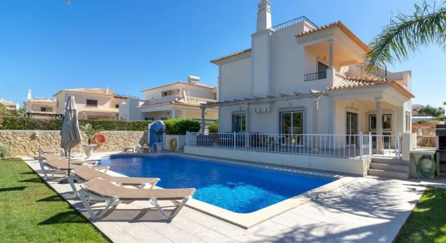 Вилла Luxury Villa in Albufeira With Heated Private Pool