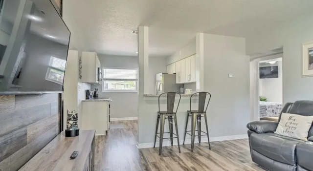 Коттедж Sunny Seminole Home: Grill, Fire Pit & Fenced Yard
