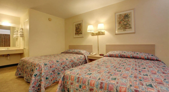 Americas Best Value Inn & Suites, 预订 酒店 卡本代尔 伊利诺伊州