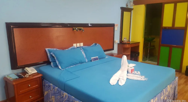 Люкс с балконом C & L Bay View Inn