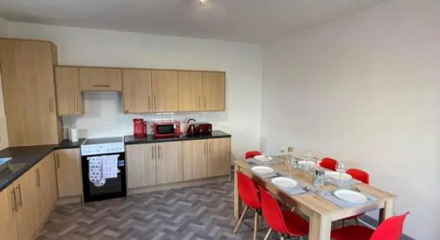 Modern 3 bed home, Sleeps 6, Free Netflix and WIFI