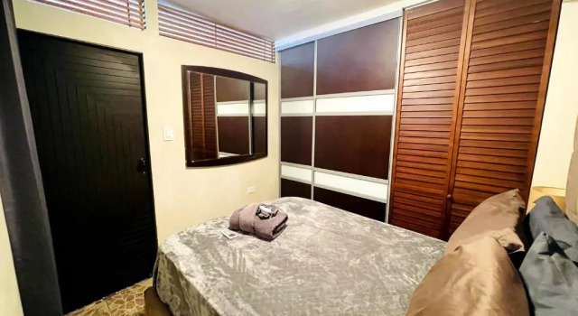 Апартаменты Cozy apartment with pkg and laundry. Pet friendly