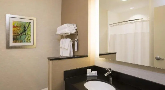 Четырёхместный номер Standard Fairfield Inn & Suites Farmington