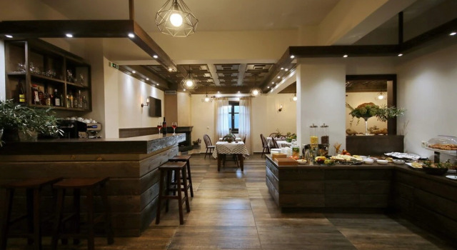 Baroutomilos Hotel
