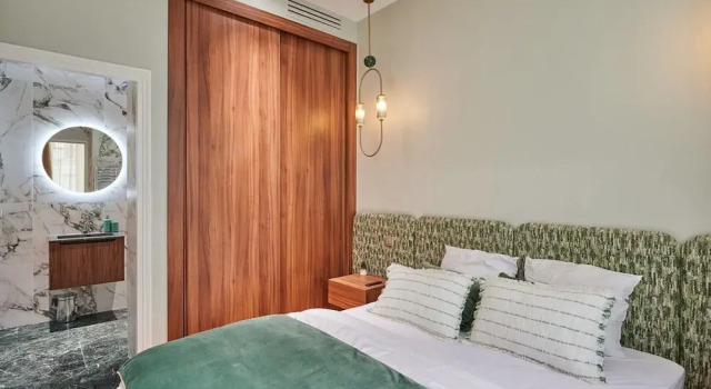Sublime Apartment in the Center of Paris, Забронировать Апартаменты/квартира Париж Иль-де-Франс, рядом с Вокзал Сен-Лазар