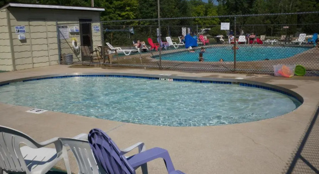 Tranquil Timbers Loft Park Model 9, Book Hotel Hoteller i Sturgeon Bay med parkering, Parkering