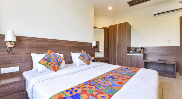 Номер Premium Fabhotel Prime Amantra