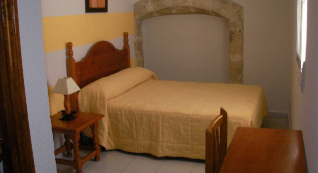 Hostal Trujillo, Забронировать Хостел Отели Трухильо с парковкой, рядом с Дворец Хуана Писарро-де-Орельяна, Парковка
