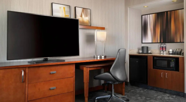 Двухместный люкс c 1 комнатой Courtyard by Marriott Phoenix Mesa