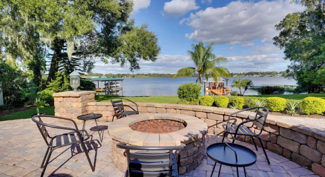 Коттедж Lakefront Winter Haven Retreat: Hot Tub & Patio!