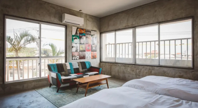 Семейный люкс с балконом Yanbaru Hostel