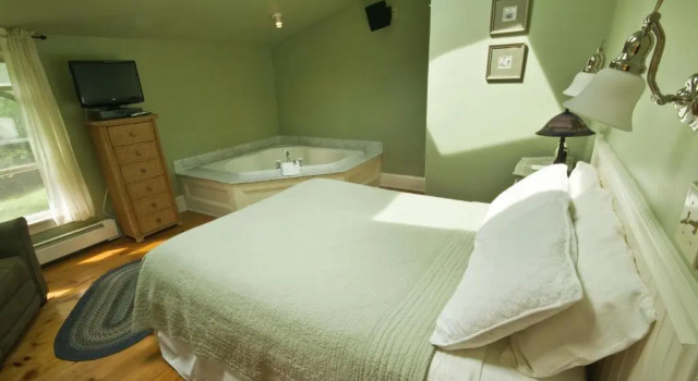 Номер Deluxe James Place Inn Bed and Breakfast