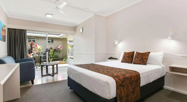 Comfort Inn Cairns City, Забронировать Отель Бизнес-отели Кэрнс, рядом с Главный офис центра изучения дикой природы ZOO To You, 4* 5*