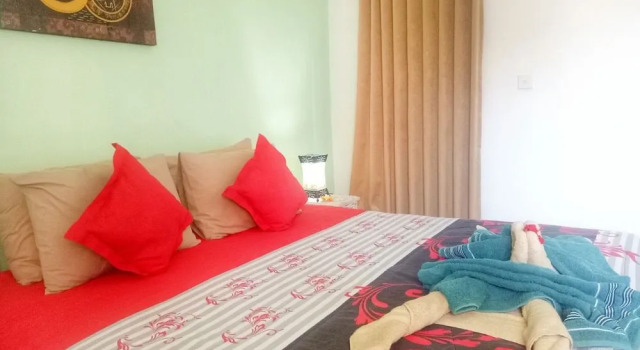 Naturale Guest House, Забронировать Гостевой дом Отели Лембонган с парковкой, рядом с Пляж Нуса Лембонган, Парковка