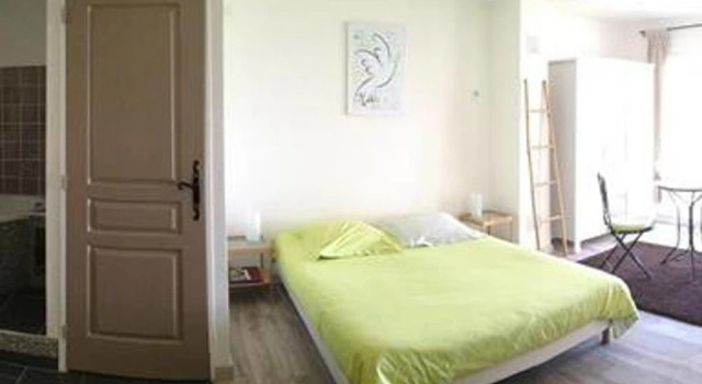 Chambre en Provence, Забронировать Отель Истр Étang de Berre