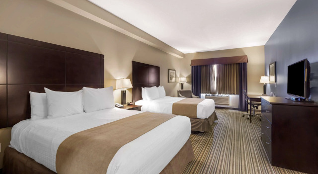 Четырёхместный номер Standard Best Western PLUS Fort Saskatchewan Inn & Suites