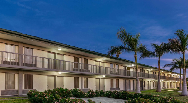 Ramada by Wyndham Sarasota Waterfront, Prenota Hotel Whitfield Estates Florida