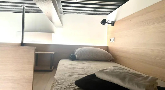 Кровать в общем номере Iconic Athens Hostel