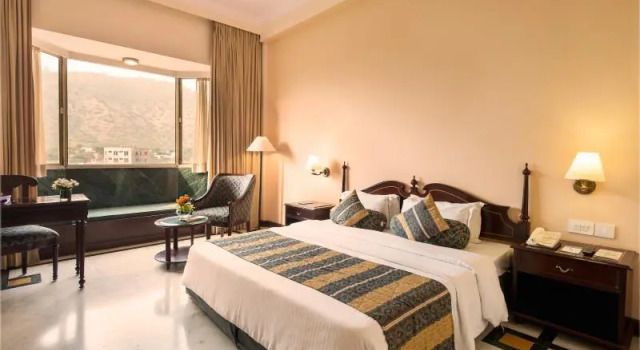 Номер Deluxe KK Royal Hotel & Convention Centre