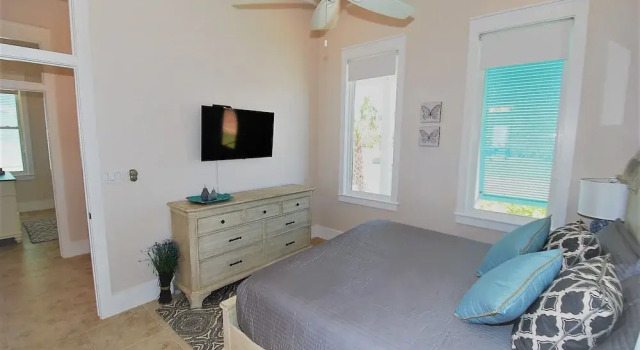 Coastal - Private Home Close To Beach & Bay 2 Bedroom Home by RedAwning, Buchen Sie Ferienhaus Hotels in Padre Island mit Pool, Schwimmbad