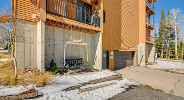 Romantic Ski Haven w/ Balcony: Brian Head Studio, Rezerwuj Hotel Hotele w Iron County z parkingiem, Parking