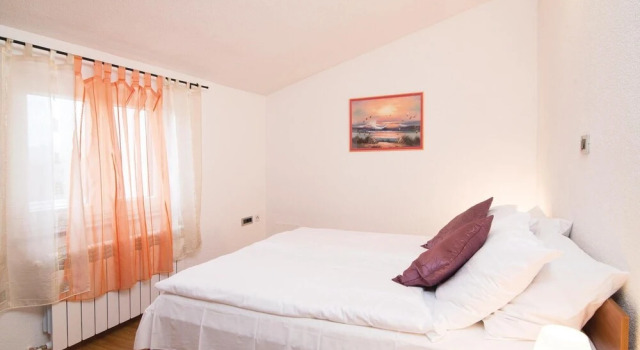 Nice Home in Nedescina With Wifi and 5 Bedrooms, Rezerwuj Hotel Nedeščina Central Istria