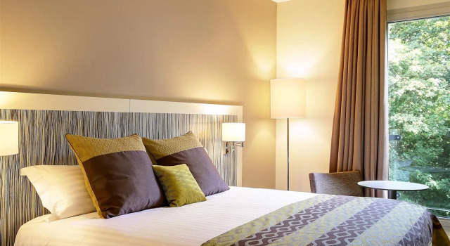 Двухместный номер Standard с видом на окрестности Best Western Plus Paris Meudon Ermitage