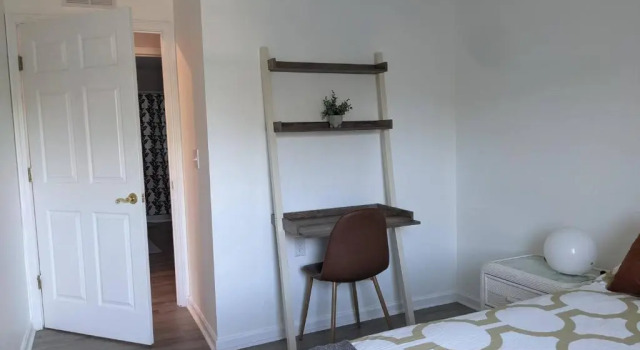 {Hidden Gem} Beach Home Blocks from Ocean +6 Bikes, Забронировать Отель Джексонвилл-Бич Jacksonville Coast