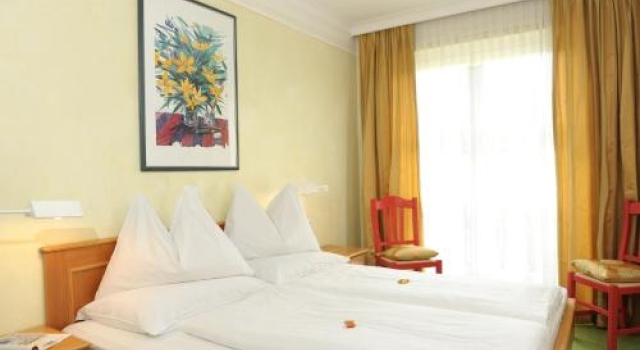 Palm Plaza Oceanfront Resort, Забронировать Курортный отель Дейтона-Бич Daytona Beach Area, рядом с Пресвитерианская церковь Westminster By The Sea
