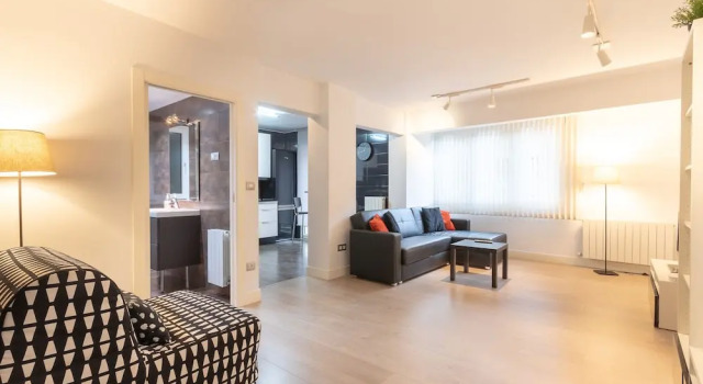 LOFT EN BILBAO by Aston Rentals, Book Apartment Deusto 