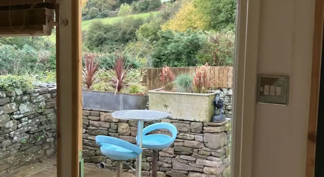 1 Bed Converted Railway Wagon Near Crickhowell, Buchen Sie Hotel Crickhowell Brecon Beacons