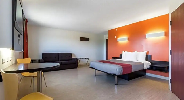 Номер Deluxe Motel 6-Kingston, ON