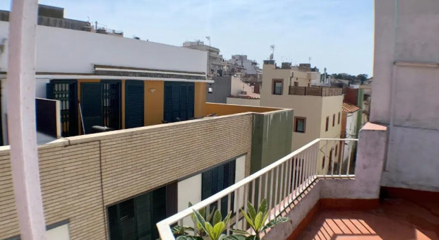 Blanes old town: 2 blocks/2 min walk to the beach
