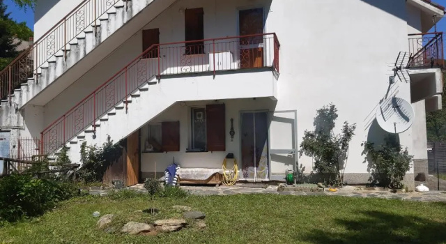 Апартаменты Appartamento rustico in collina con ampio giardino