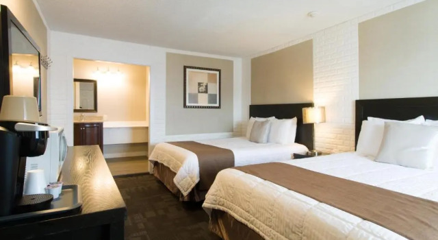Четырёхместный номер Standard Цокольный этаж Hotel Moncton